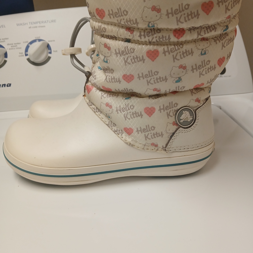 Crocs Hello Kitty RARE Boots - Picture 2 of 12